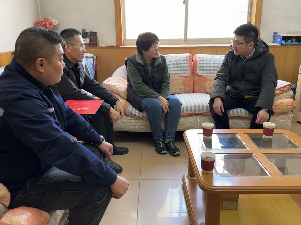 春節將至,領導班子走訪慰問退休職工, 傳遞關懷與祝福 春節將至,領導班子走訪慰問退休職工, 傳遞關懷與祝福